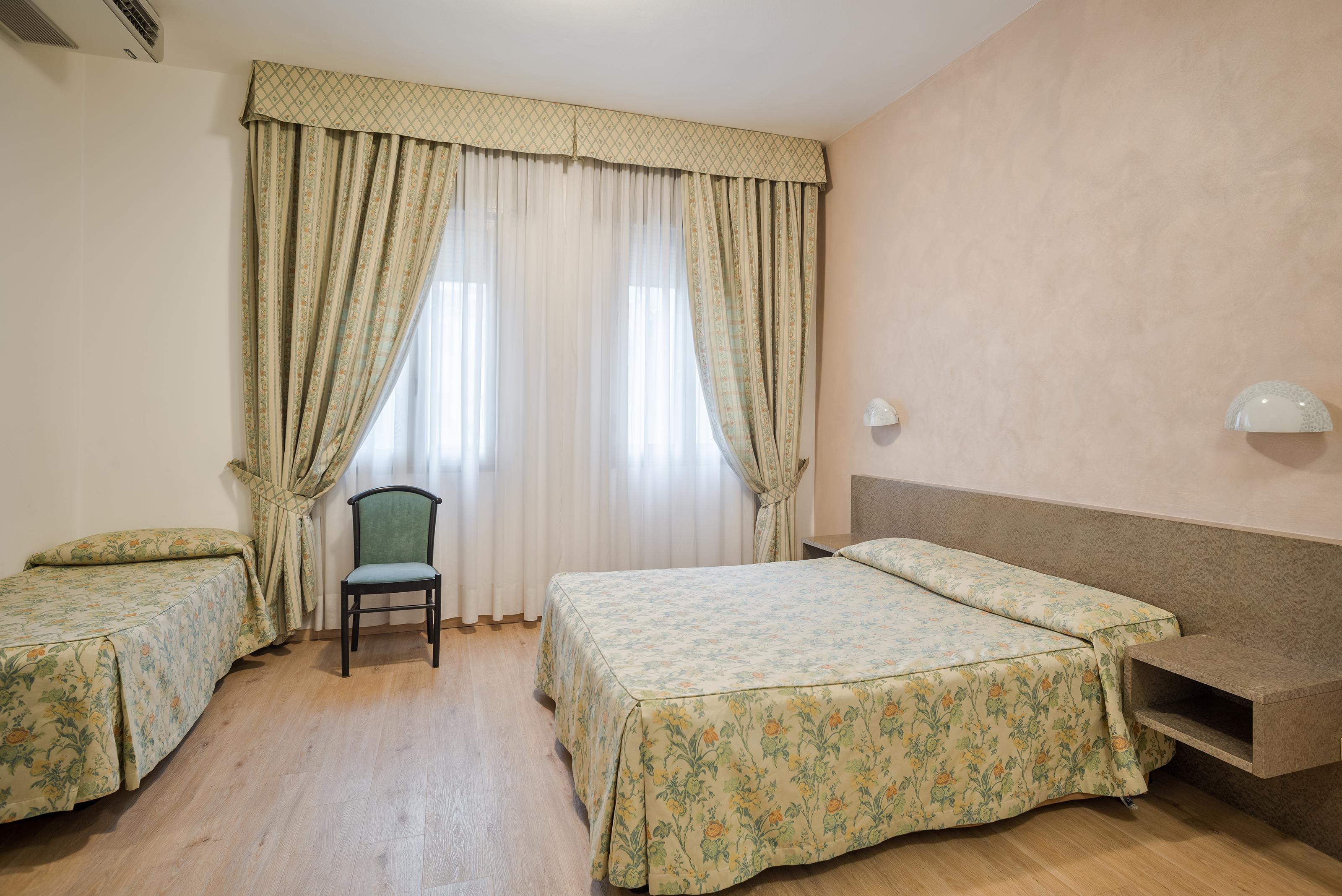 Hotel Garibaldi Mestre Esterno foto